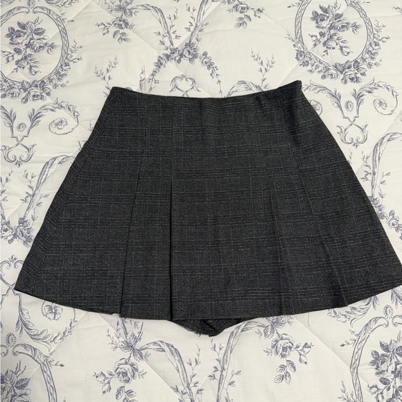 Zara Dark Gray Plaid Mini Skort - Picture 3 of 8